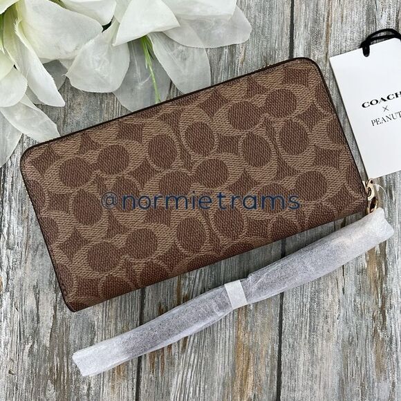 Coach X Peanuts Long Zip Around Wallet In Signature Canvas With Patches Purse - Picture 4 of 10